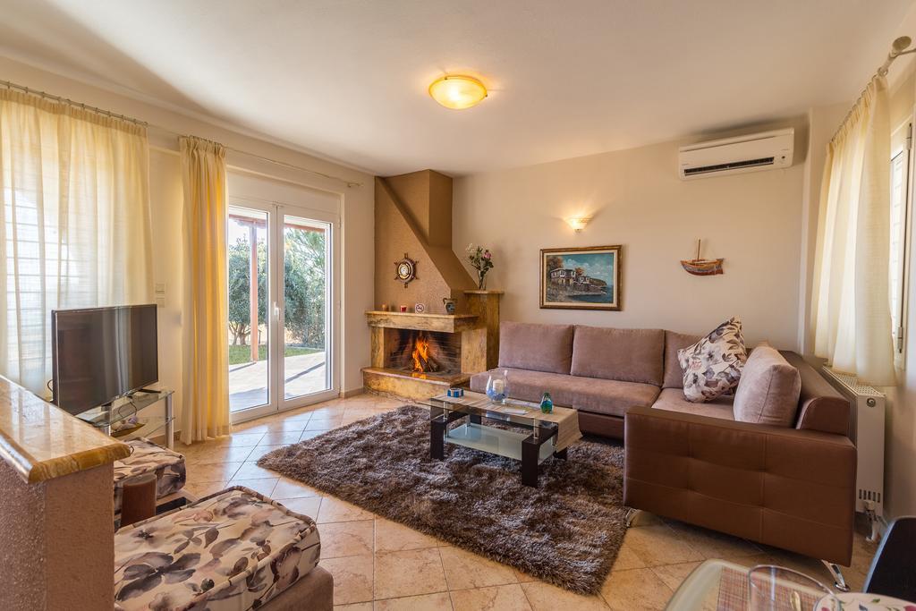 Villa Nefeli Akti Salonikiou B Agios Nikolaos  Buitenkant foto