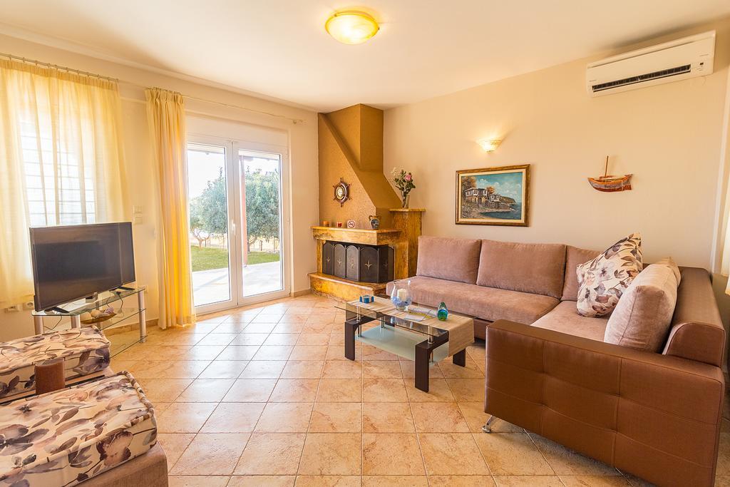 Villa Nefeli Akti Salonikiou B Agios Nikolaos  Buitenkant foto